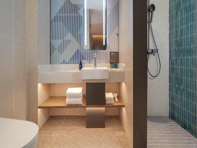 Holiday Inn Express Kunming Dianchi Rixin Road image