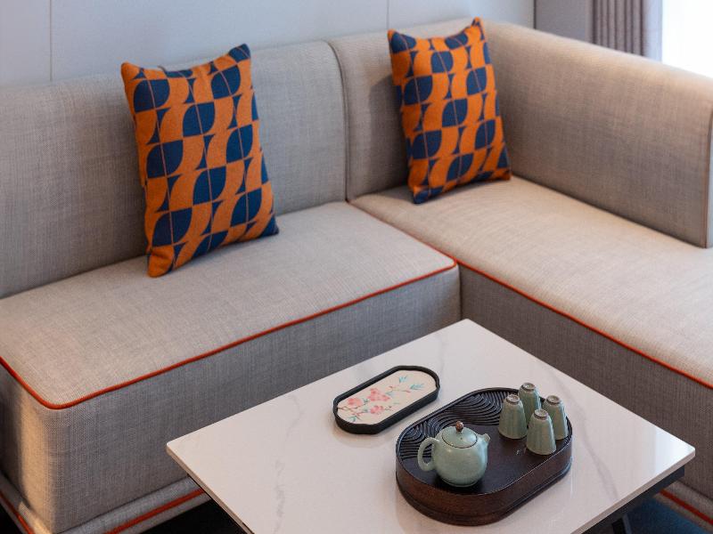 Holiday Inn Express Kunming Dianchi Rixin Road image