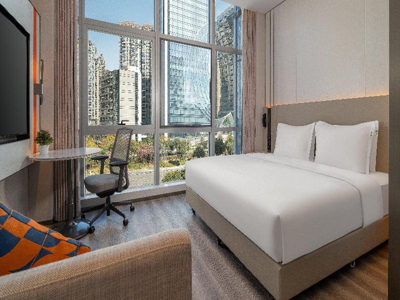 Holiday Inn Express Kunming Dianchi Rixin Road image