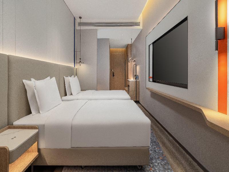 Holiday Inn Express Kunming Dianchi Rixin Road image