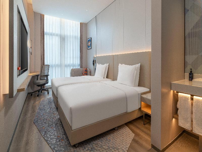 Holiday Inn Express Kunming Dianchi Rixin Road image