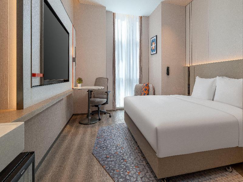 Holiday Inn Express Kunming Dianchi Rixin Road image