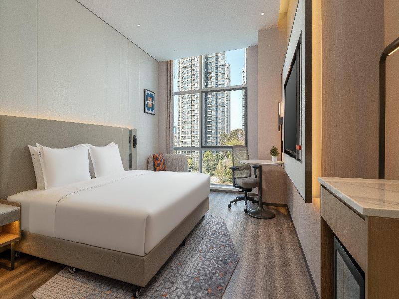 Holiday Inn Express Kunming Dianchi Rixin Road image