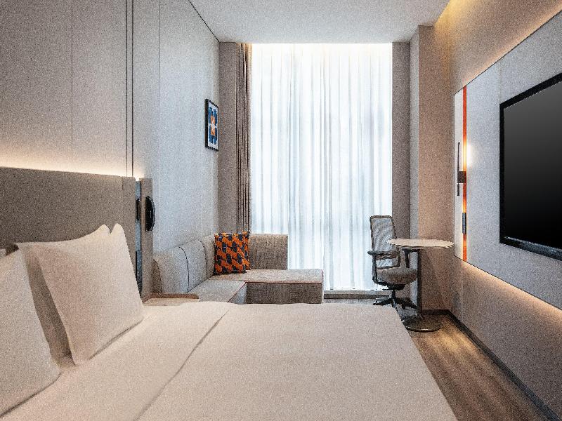 Holiday Inn Express Kunming Dianchi Rixin Road image