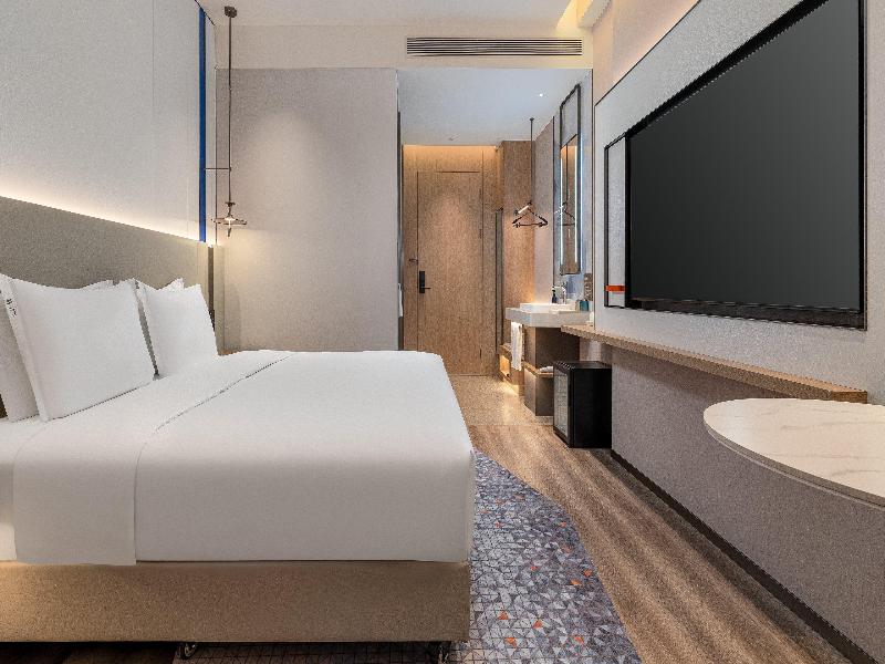 Holiday Inn Express Kunming Dianchi Rixin Road image