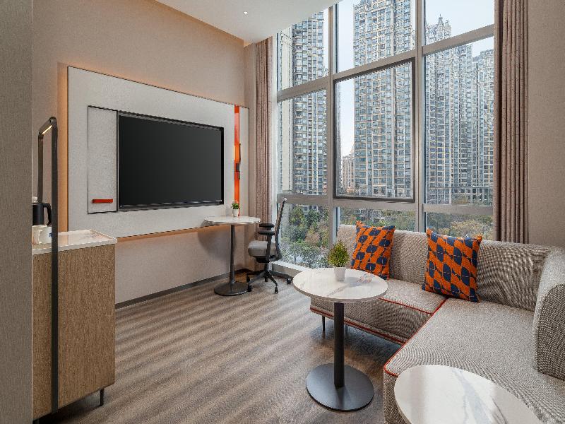 Holiday Inn Express Kunming Dianchi Rixin Road image
