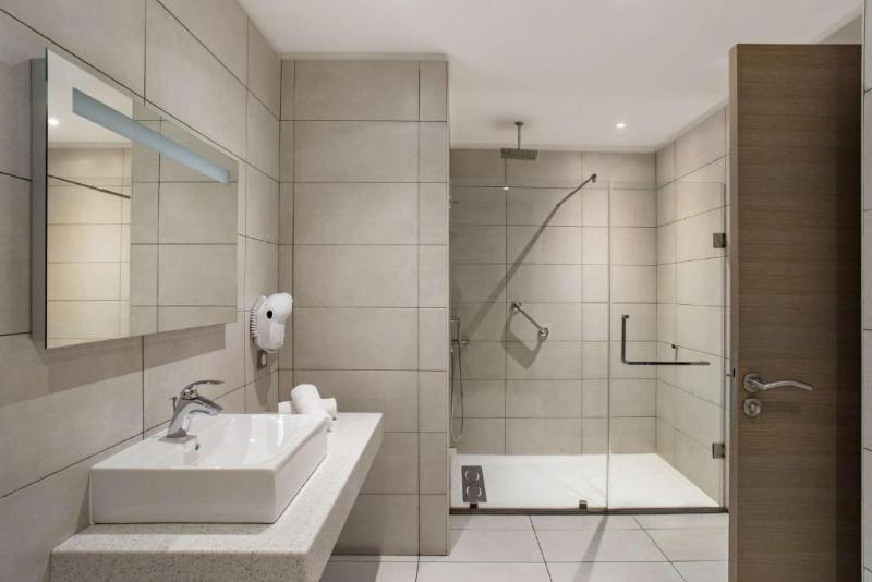 Radisson Serviced Apartments City Center image
