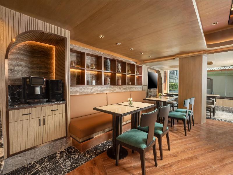 Samala Suites Bangkok Sukhumvit image