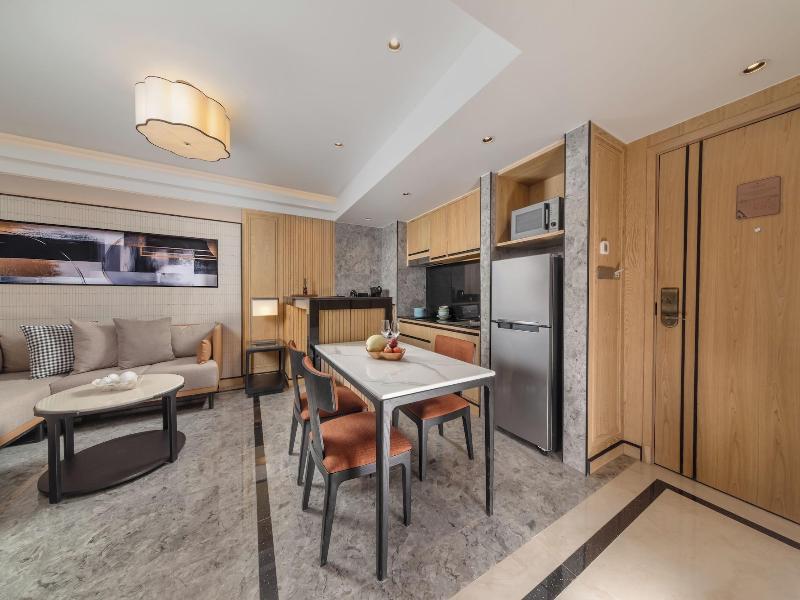 Samala Suites Bangkok Sukhumvit image