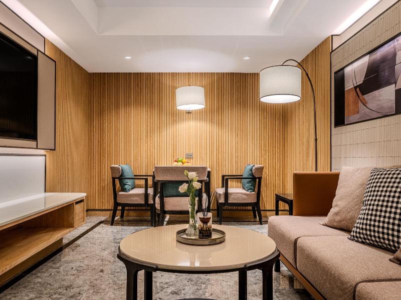 Samala Suites Bangkok Sukhumvit image