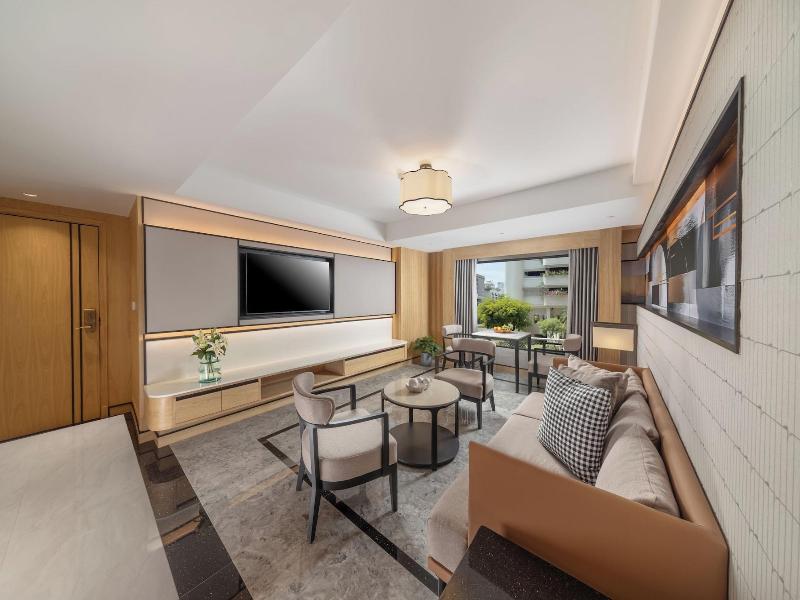 Samala Suites Bangkok Sukhumvit image