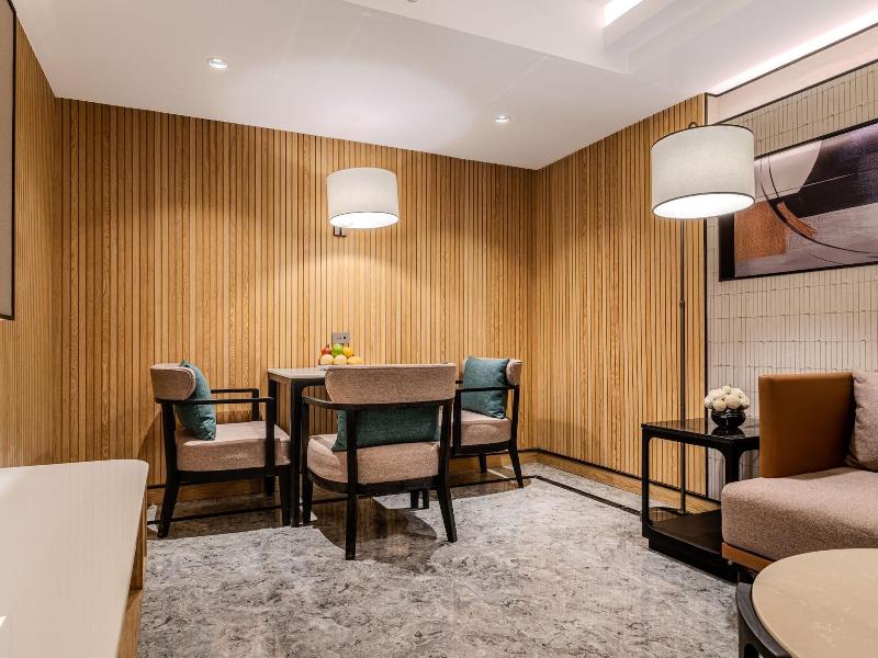 Samala Suites Bangkok Sukhumvit image