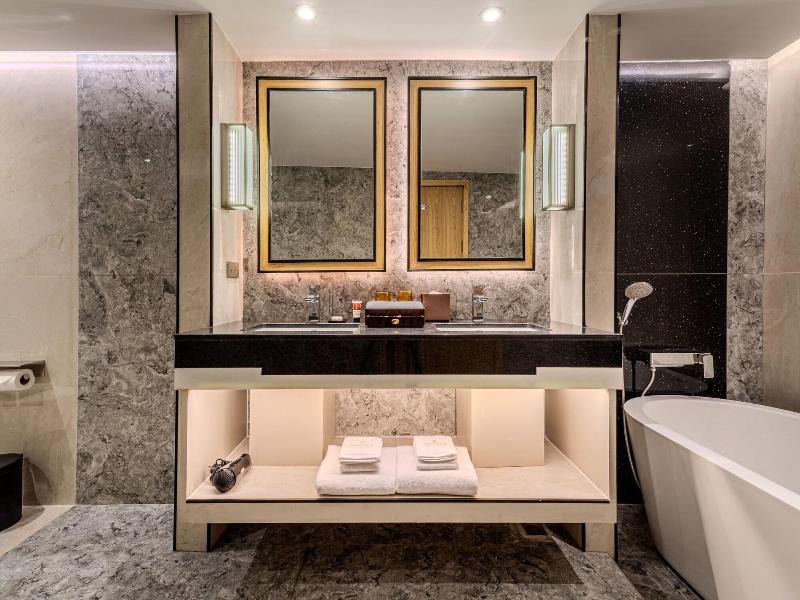 Samala Suites Bangkok Sukhumvit image