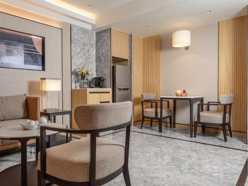 Samala Suites Bangkok Sukhumvit image
