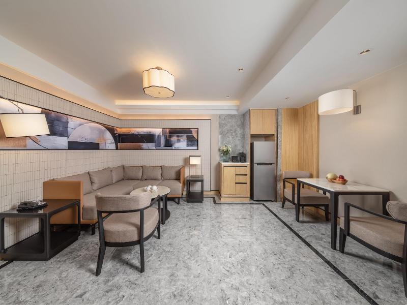 Samala Suites Bangkok Sukhumvit image