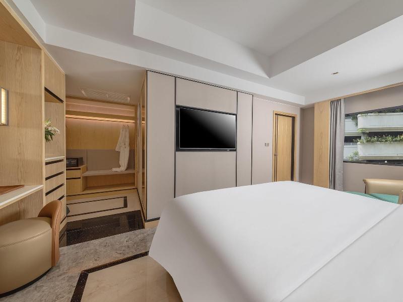 Samala Suites Bangkok Sukhumvit image