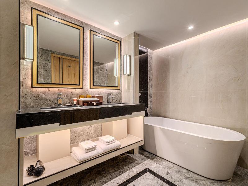 Samala Suites Bangkok Sukhumvit image