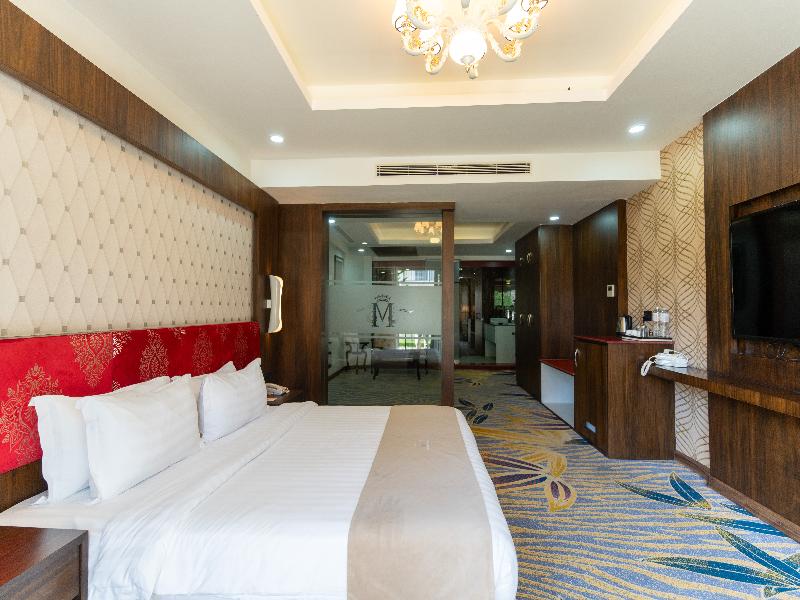 Hotel Mechi Crown
