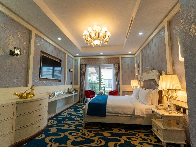 Hotel Mechi Crown