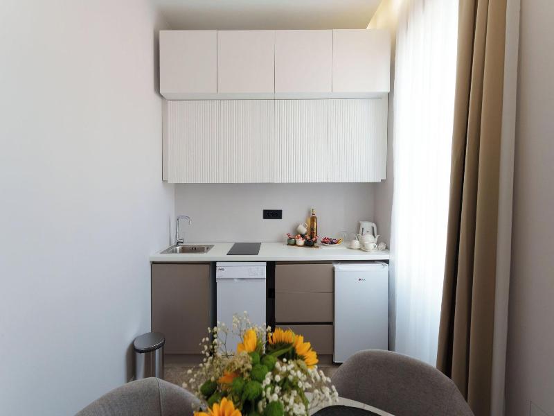 Move In Apartments - Aparthotel Belgrade image