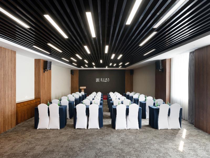 SSAW Boutique Hotel Hangzhou East Railway Station — exterior view