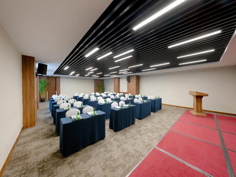 SSAW Boutique Hotel Hangzhou East Railway Station image