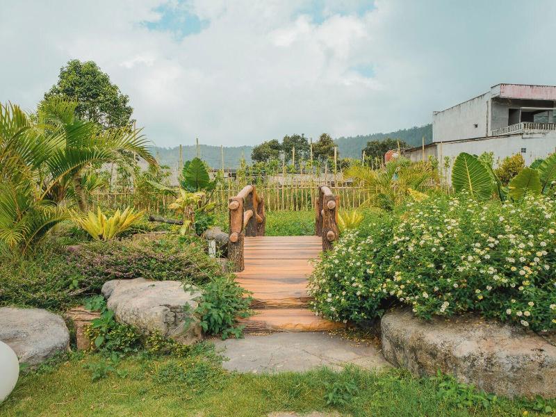 Tribhuwana Padma Resort image