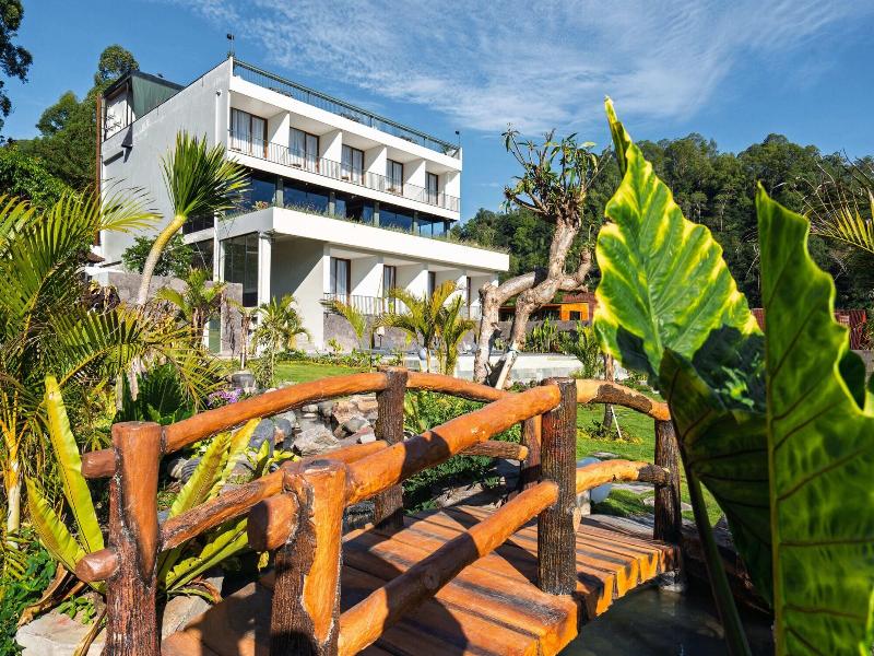 Tribhuwana Padma Resort image
