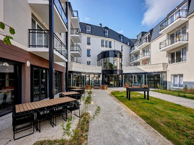 Quality Suites Cherbourg image