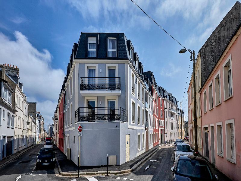 Quality Suites Cherbourg image