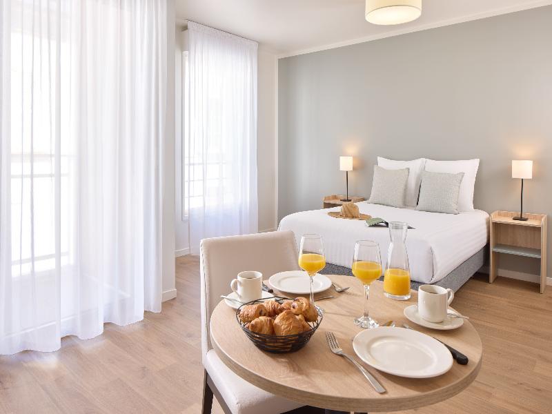 Quality Suites Cherbourg image
