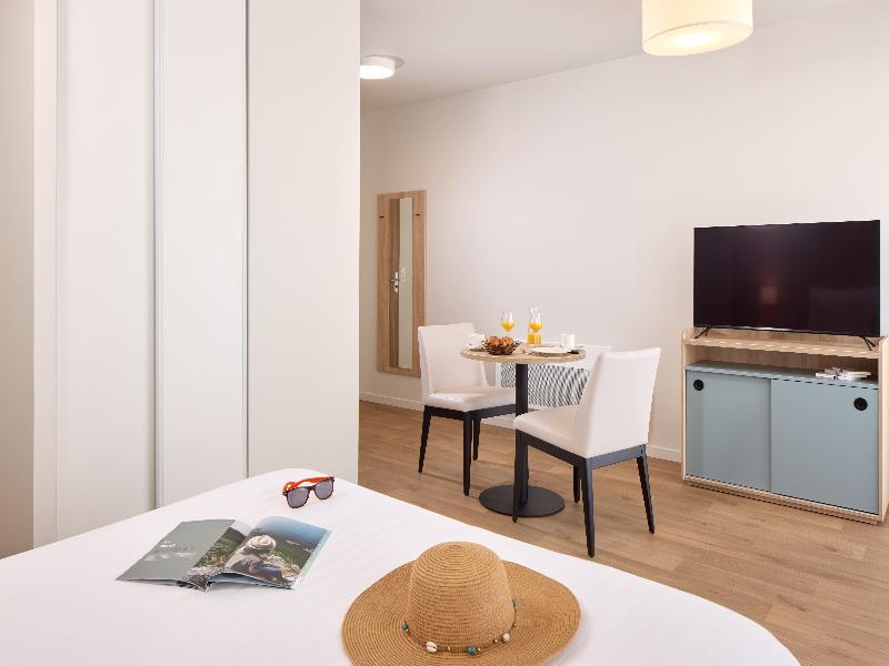 Quality Suites Cherbourg image
