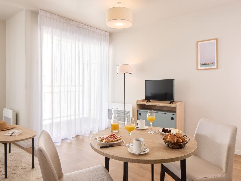 Quality Suites Cherbourg image