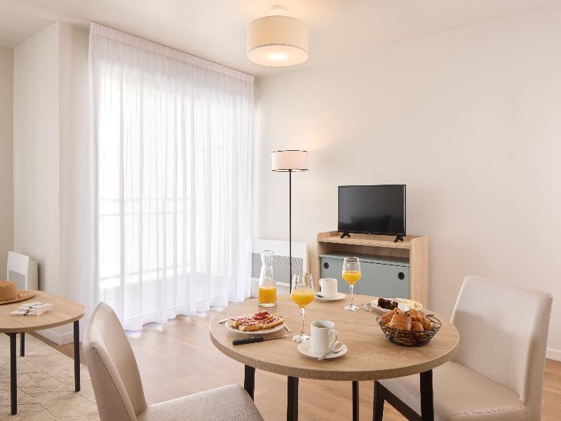 Quality Suites Cherbourg image
