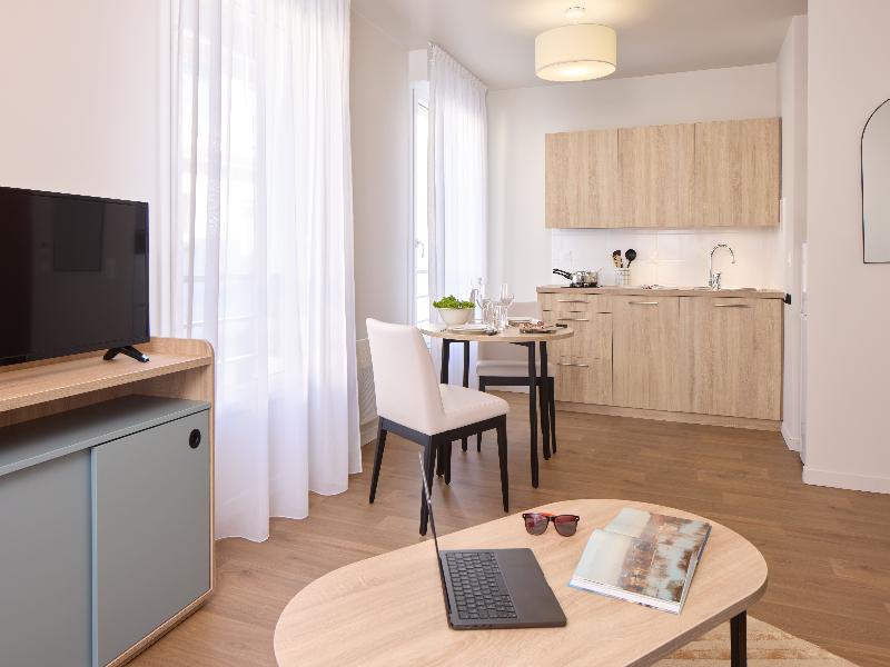 Quality Suites Cherbourg image