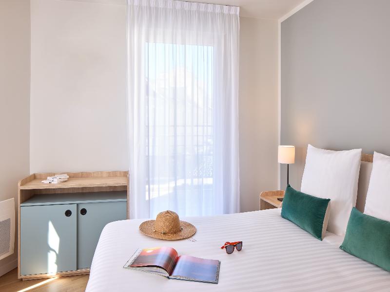 Quality Suites Cherbourg image
