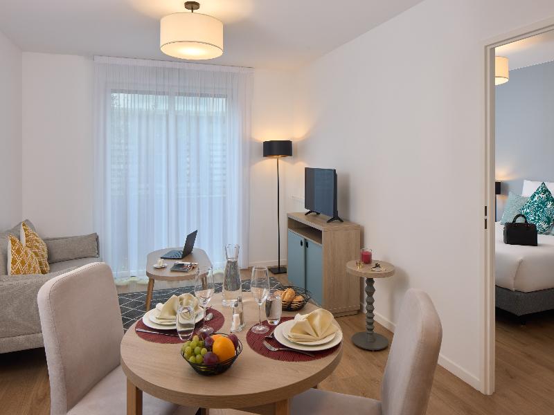 Quality Suites Massy Palaiseau image