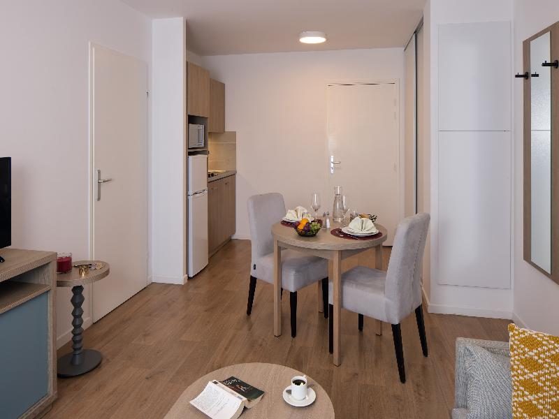 Quality Suites Massy Palaiseau image