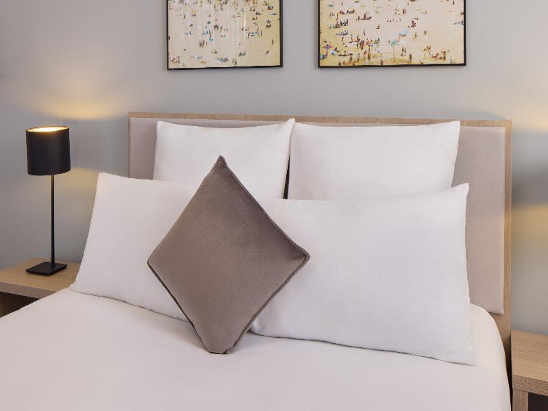 Quality Suites Massy Palaiseau image