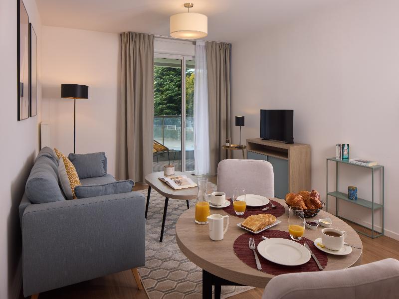 Quality Suites Massy Palaiseau image