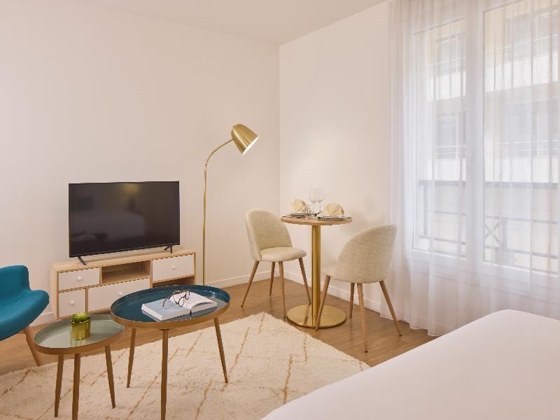Quality Suites Meaux image