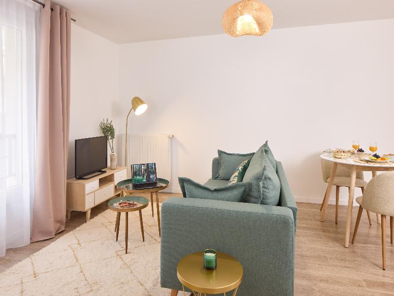 Quality Suites Meaux image