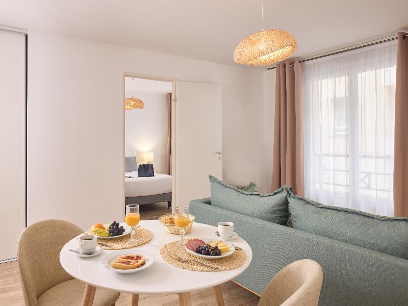 Quality Suites Meaux image