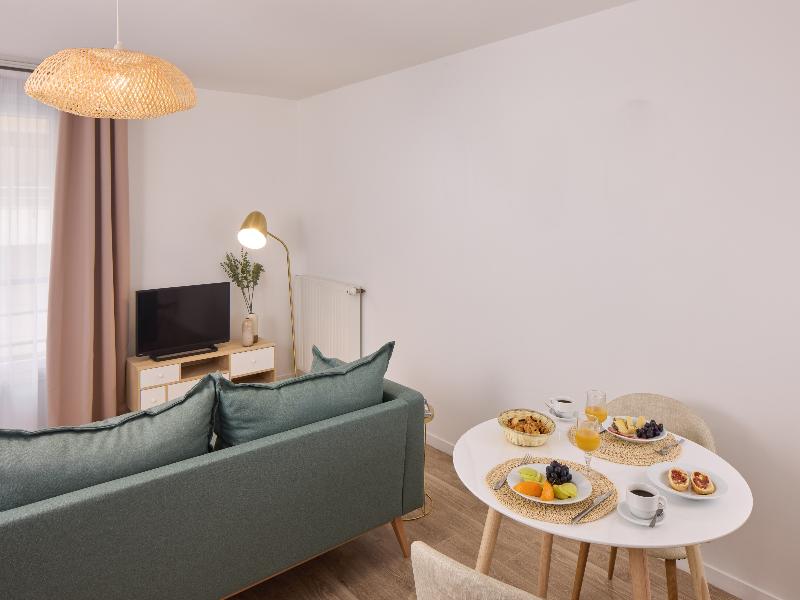 Quality Suites Meaux image
