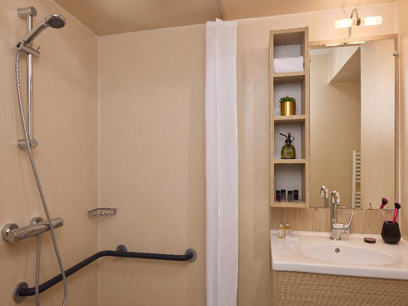 Quality Suites Meaux image