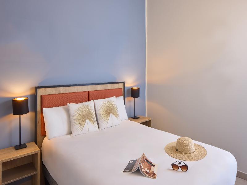 Quality Suites Les Rives De Mèze image