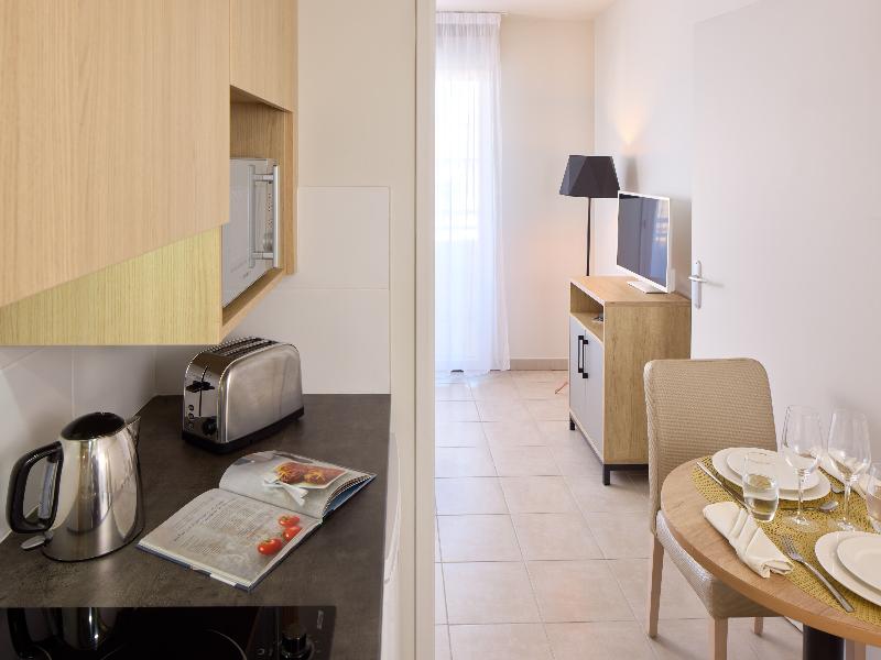 Quality Suites Les Rives De Mèze image