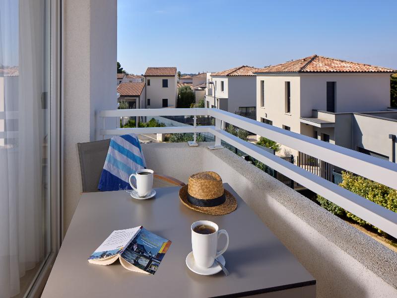 Quality Suites Les Rives De Mèze image