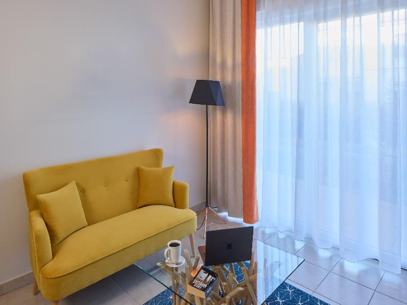 Quality Suites Les Rives De Mèze image