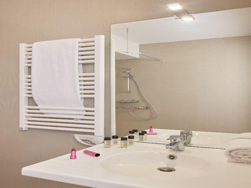 Quality Suites St-quentin En Yvelines image